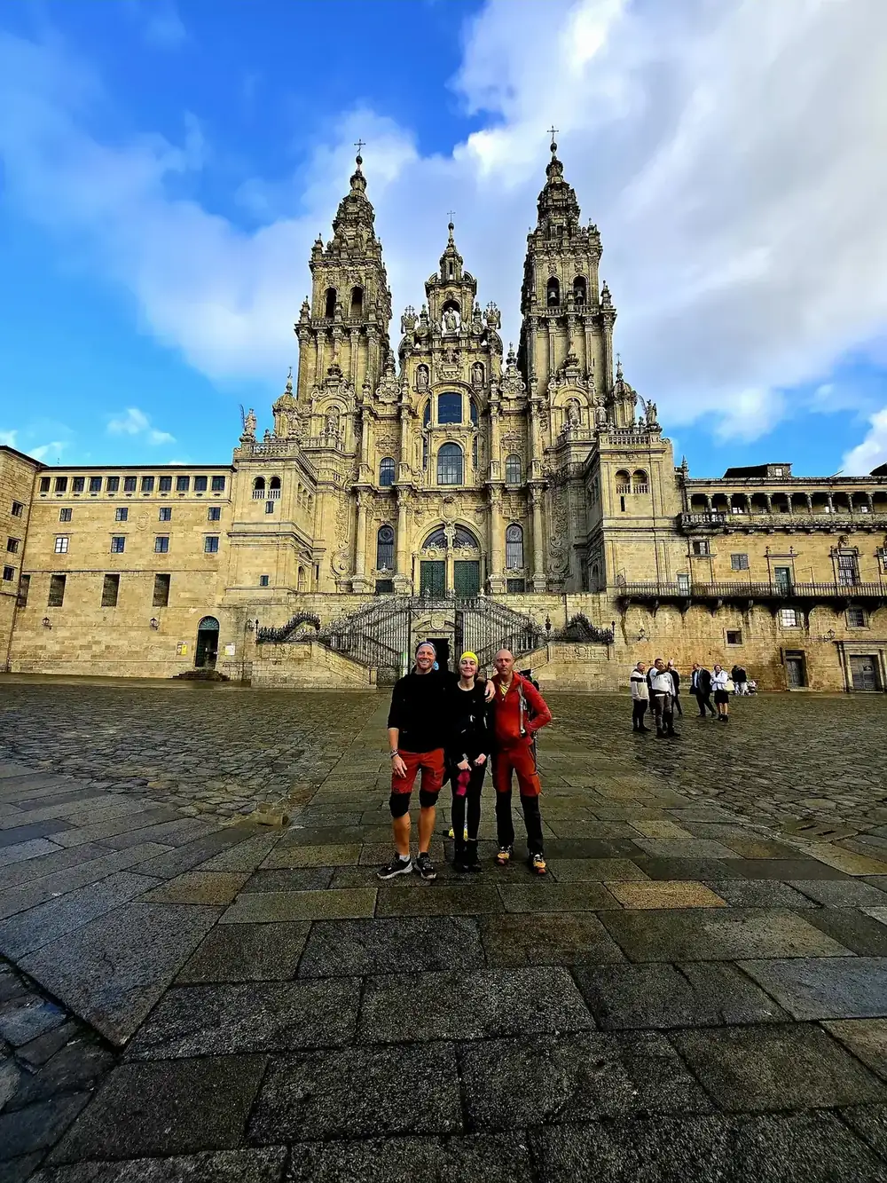 Gruppe foran katedralen i Santiago